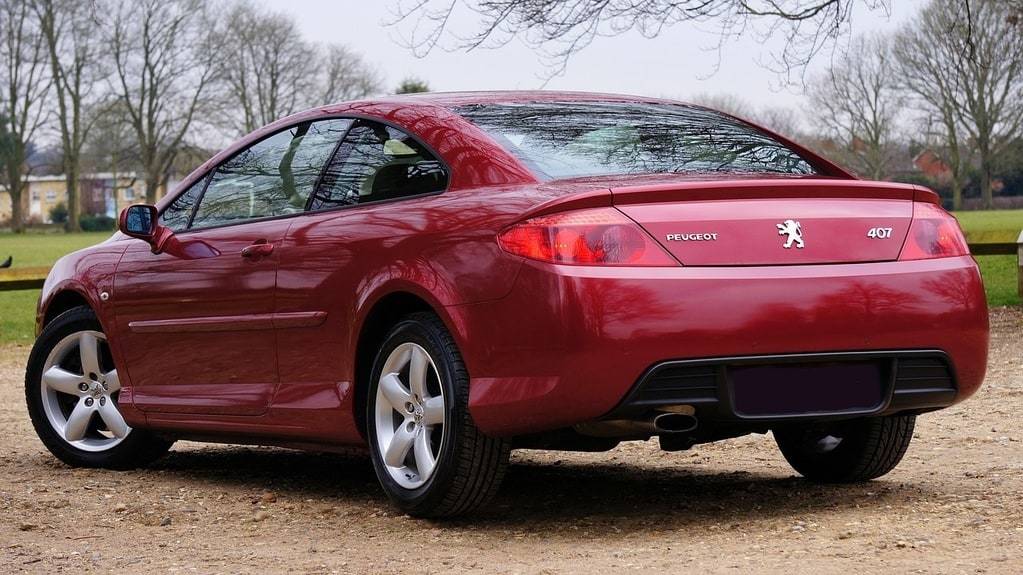 Zoom sur les équipements essentiels d'une voiture moderne